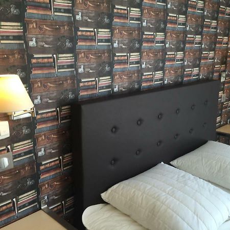Dans Les Vignes Hotel Chamery Quarto foto