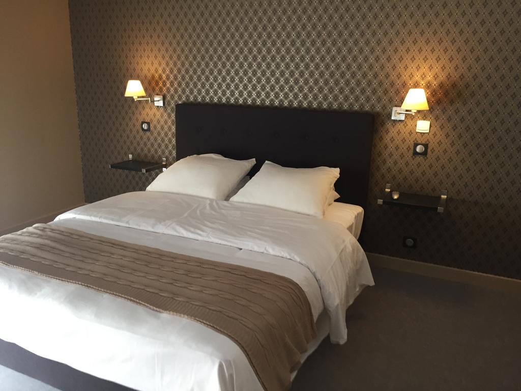 Dans Les Vignes Hotel Chamery Quarto foto