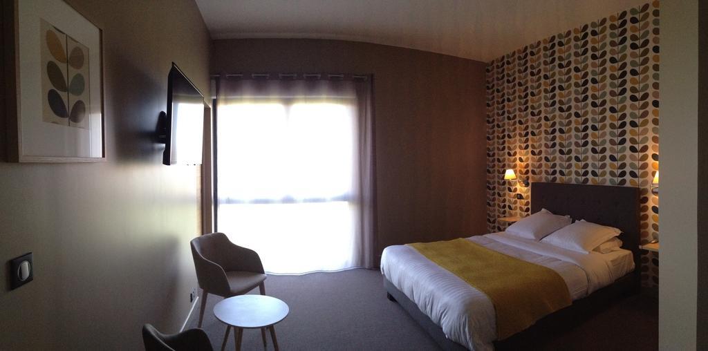 Dans Les Vignes Hotel Chamery Quarto foto