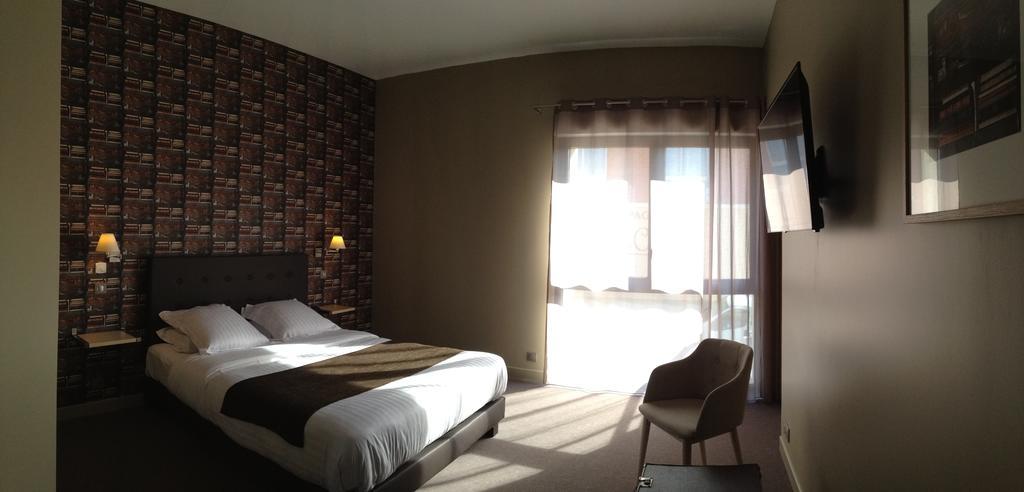 Dans Les Vignes Hotel Chamery Quarto foto