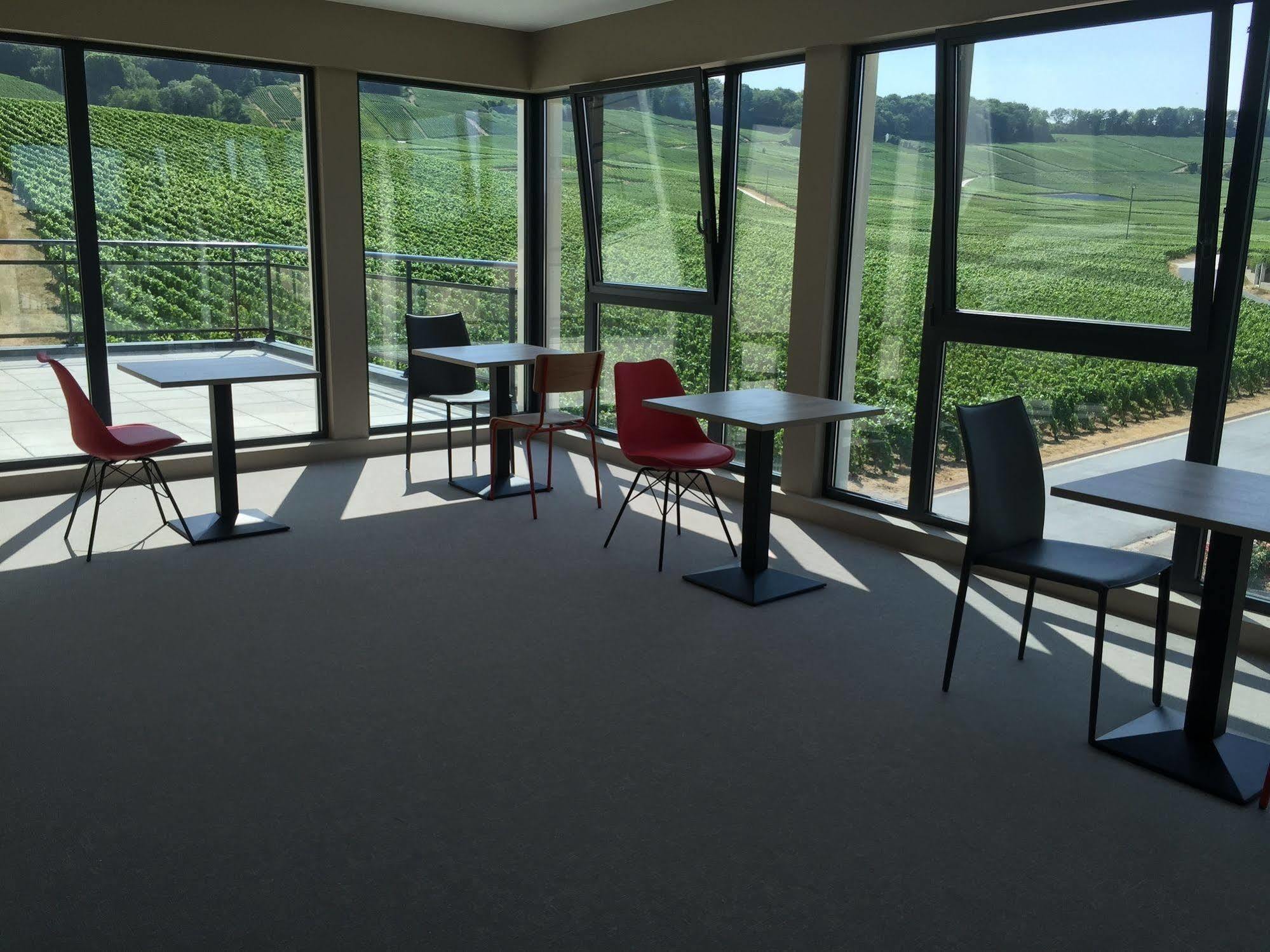 Dans Les Vignes Hotel Chamery Exterior foto