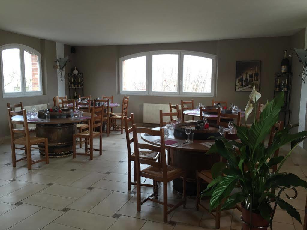 Dans Les Vignes Hotel Chamery Exterior foto